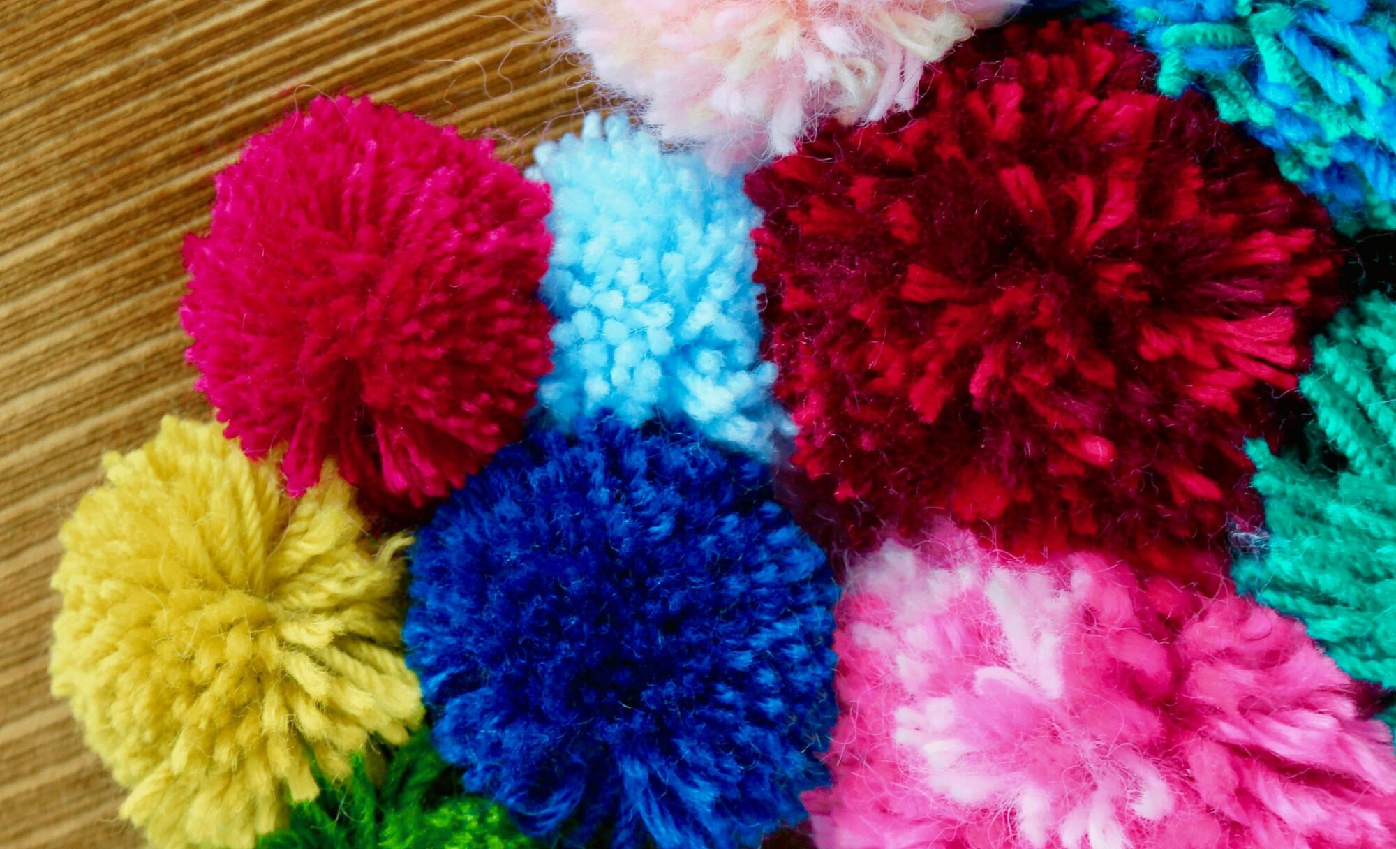How to Make Pom Poms Out of Yarn {Have Fingers of Envy!}